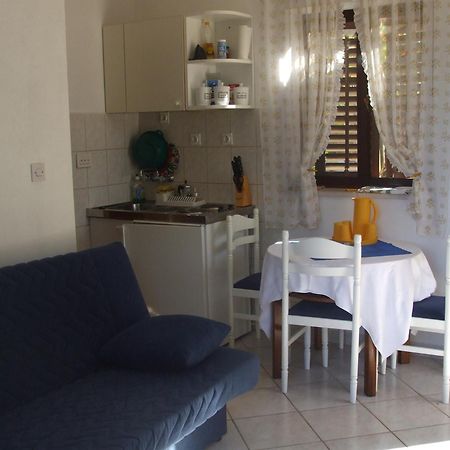 Apartments Marina Supetar Ngoại thất bức ảnh