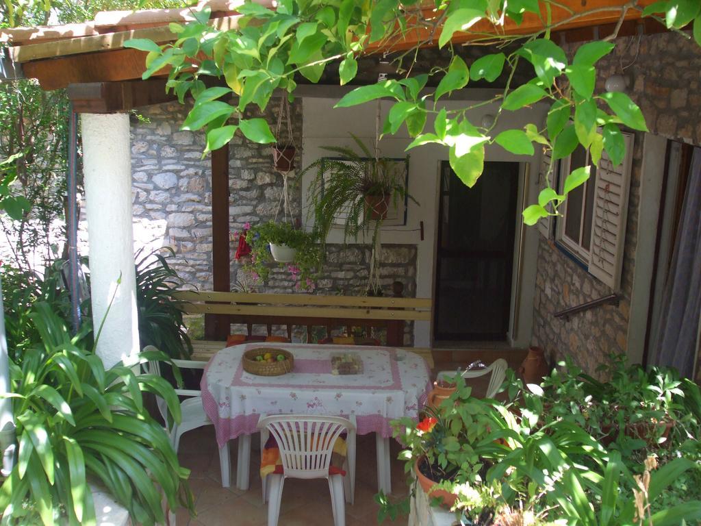 Apartments Marina Supetar Ngoại thất bức ảnh