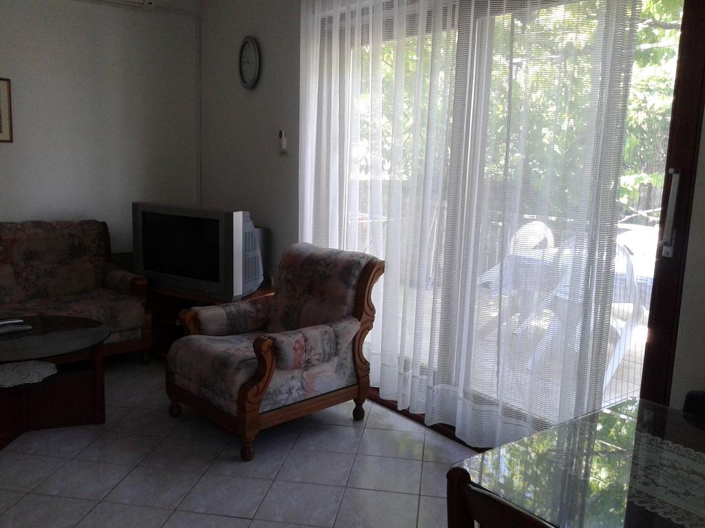 Apartments Marina Supetar Ngoại thất bức ảnh