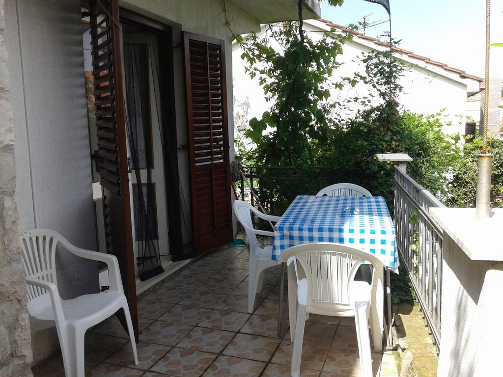 Apartments Marina Supetar Ngoại thất bức ảnh